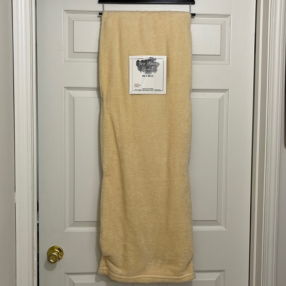 Throw blanket